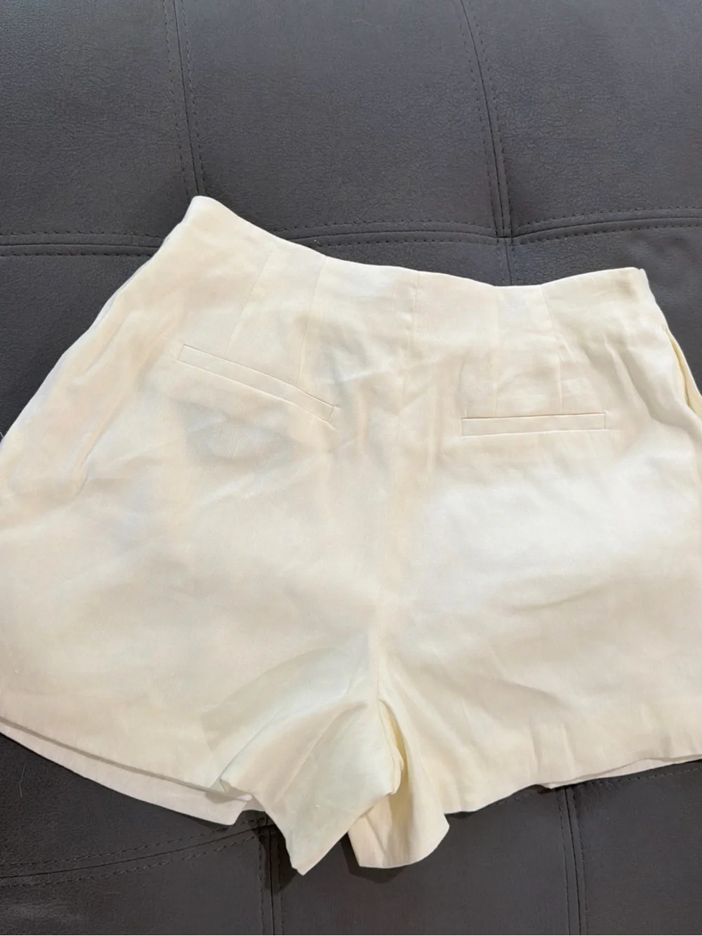 ANTONIO MELANI Cream High-Waist Pleated Shorts